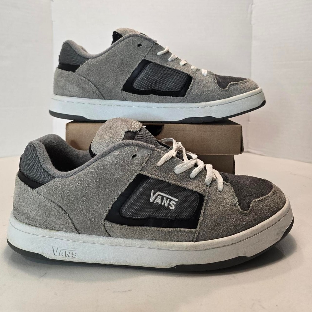 VANS Docket Skateboarding Shoes Mens Size 11 Charcoal Gray Suede Sneaker